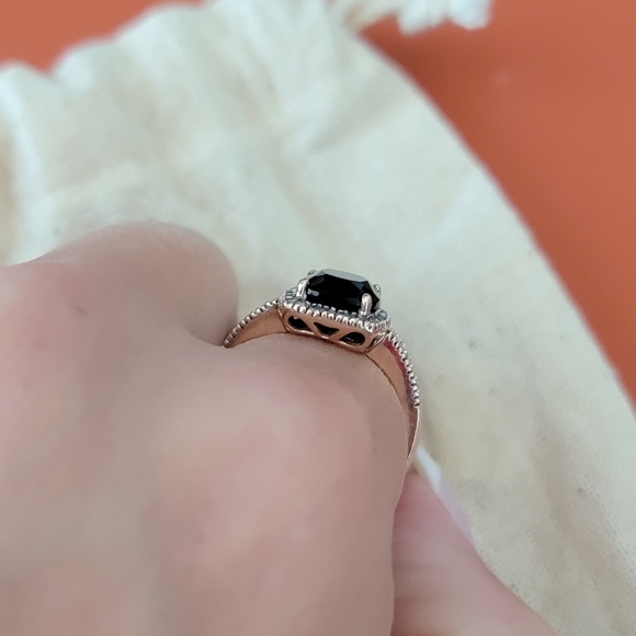 Onyx 10K Gold & 1/5 Carat T.W. Diamond Frame Ring - Picture 6 of 6